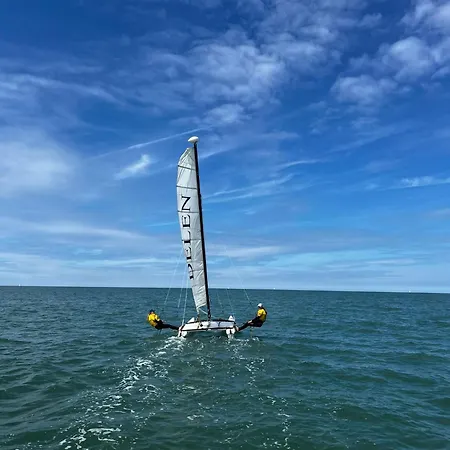 Lichtrijk Hoekappartement Met 3 Slaapkamers Op Wandelafstand En Winkels Apartman *